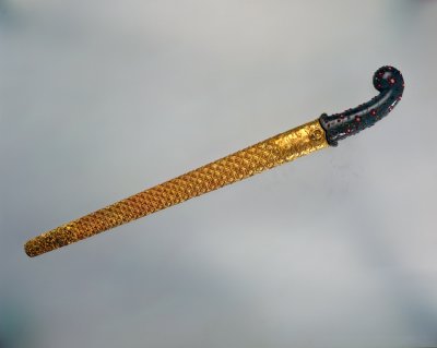 图片[1]-Gold sheathed dagger with jade inlaid with gem-China Archive